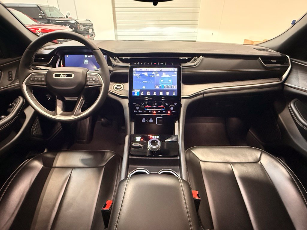 Used 2024 Jeep Grand Cherokee Limited w/ Black Appearance Package AWD/4WD image 29