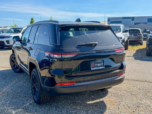 New 2026 Jeep Grand Cherokee Altitude AWD/4WD image 9