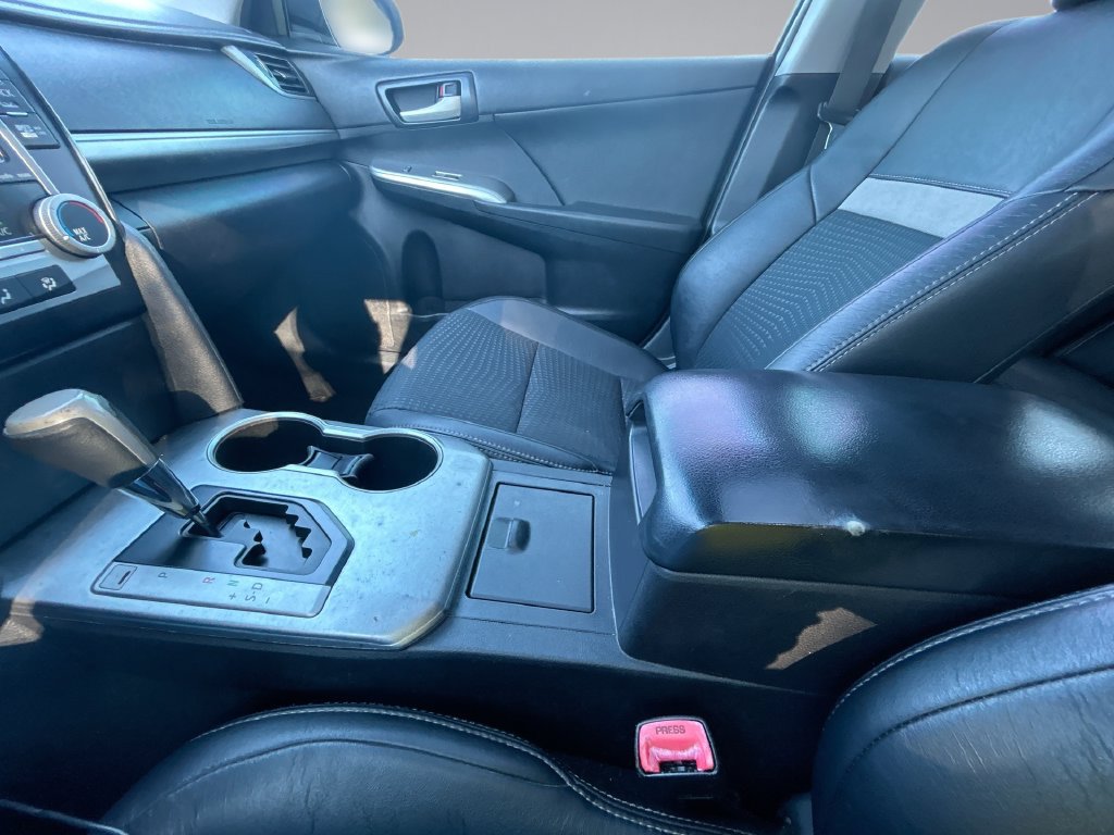 Used 2014 Toyota Camry SE w/ Moonroof Package FWD image 27