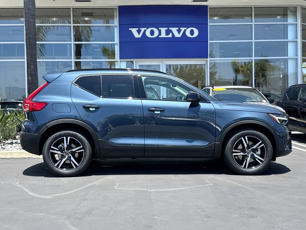 New 2026 Volvo XC40 B5 Core w/ Protection Package Premier AWD/4WD image 6