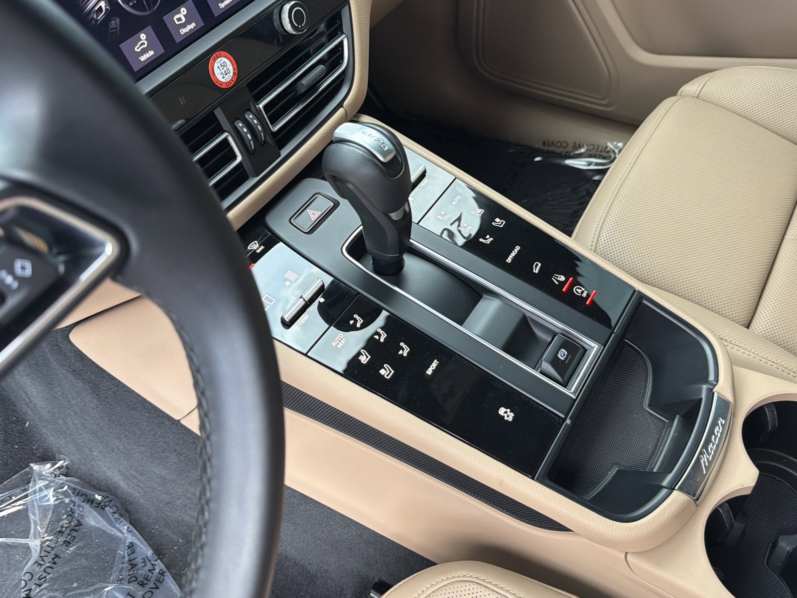 Used 2025 Porsche Macan Turbo AWD/4WD image 21