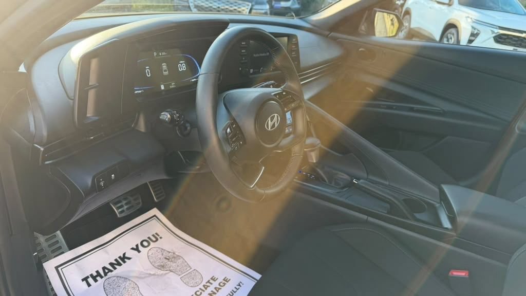 Certified 2025 Hyundai Elantra Sport FWD image 15