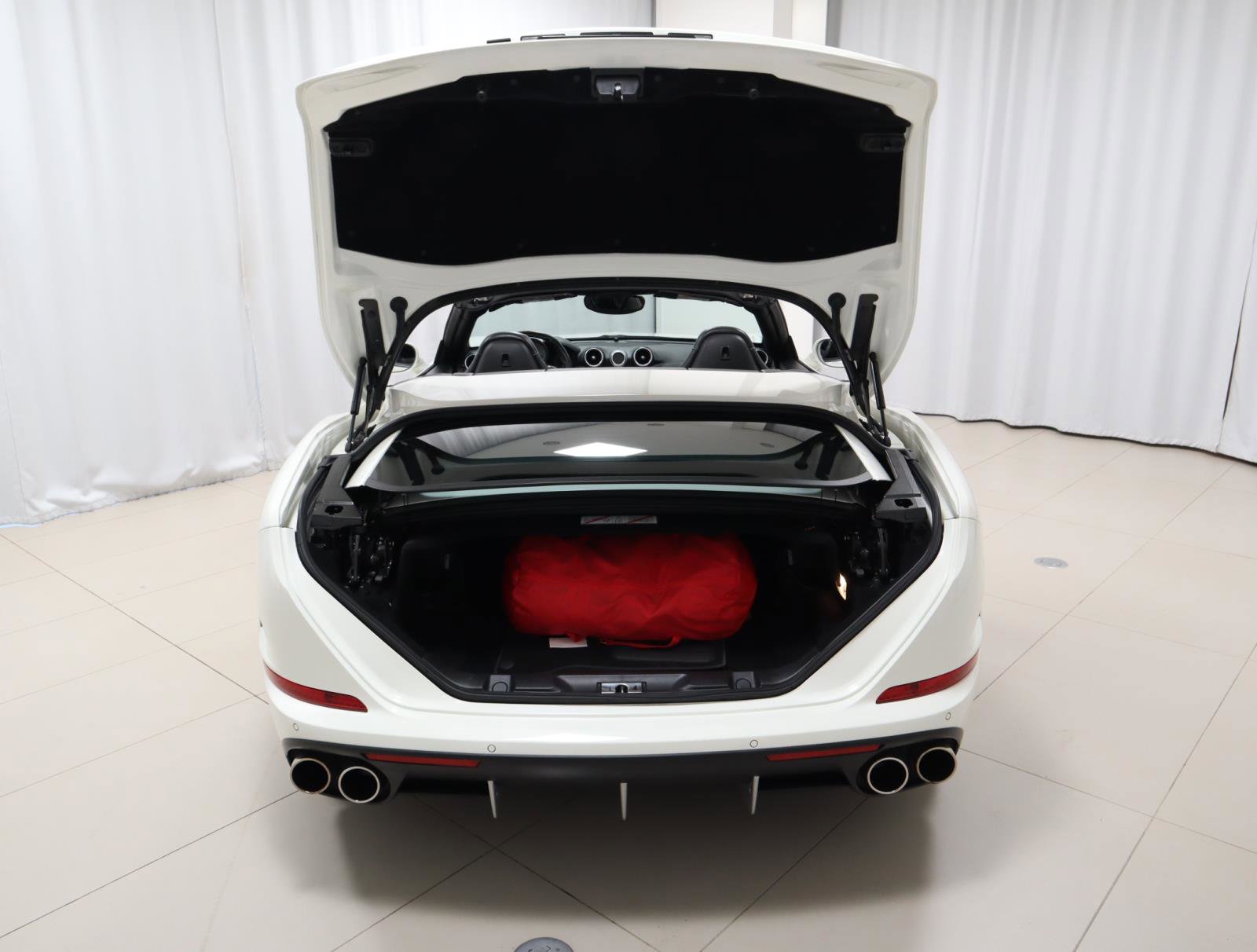 Used 2016 Ferrari California T image 22