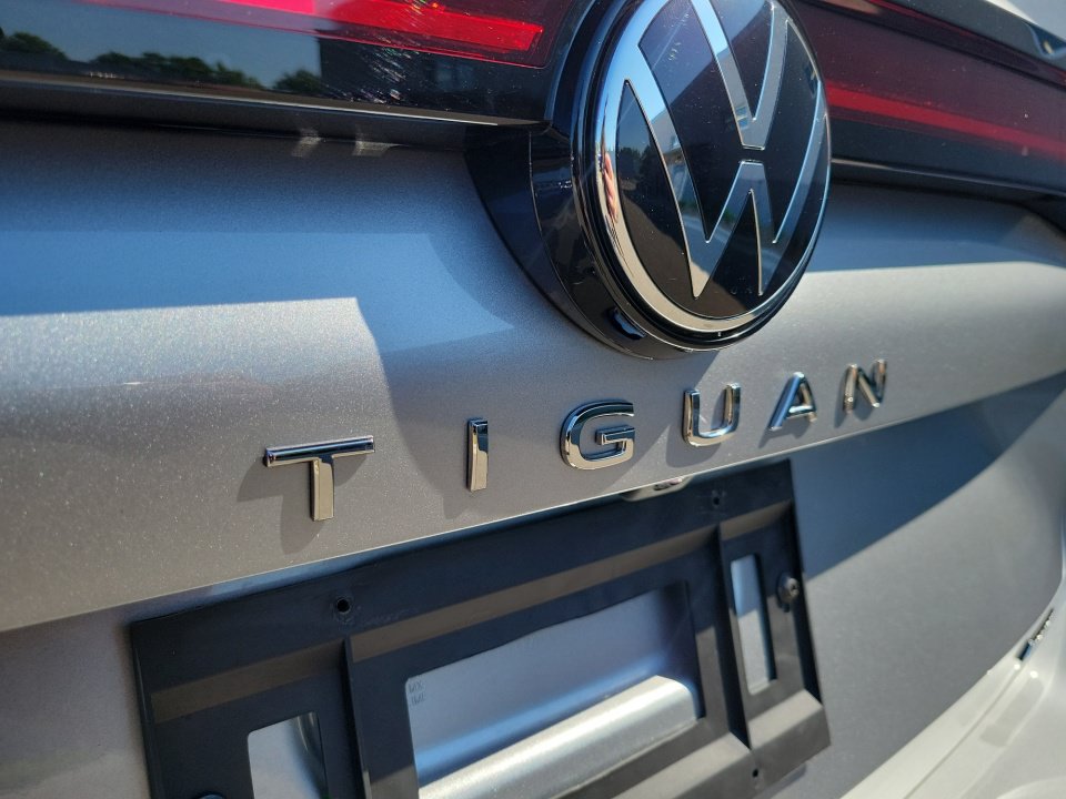 Certified 2026 Volkswagen Tiguan SE w/ Panoramic Sunroof Package AWD/4WD image 18