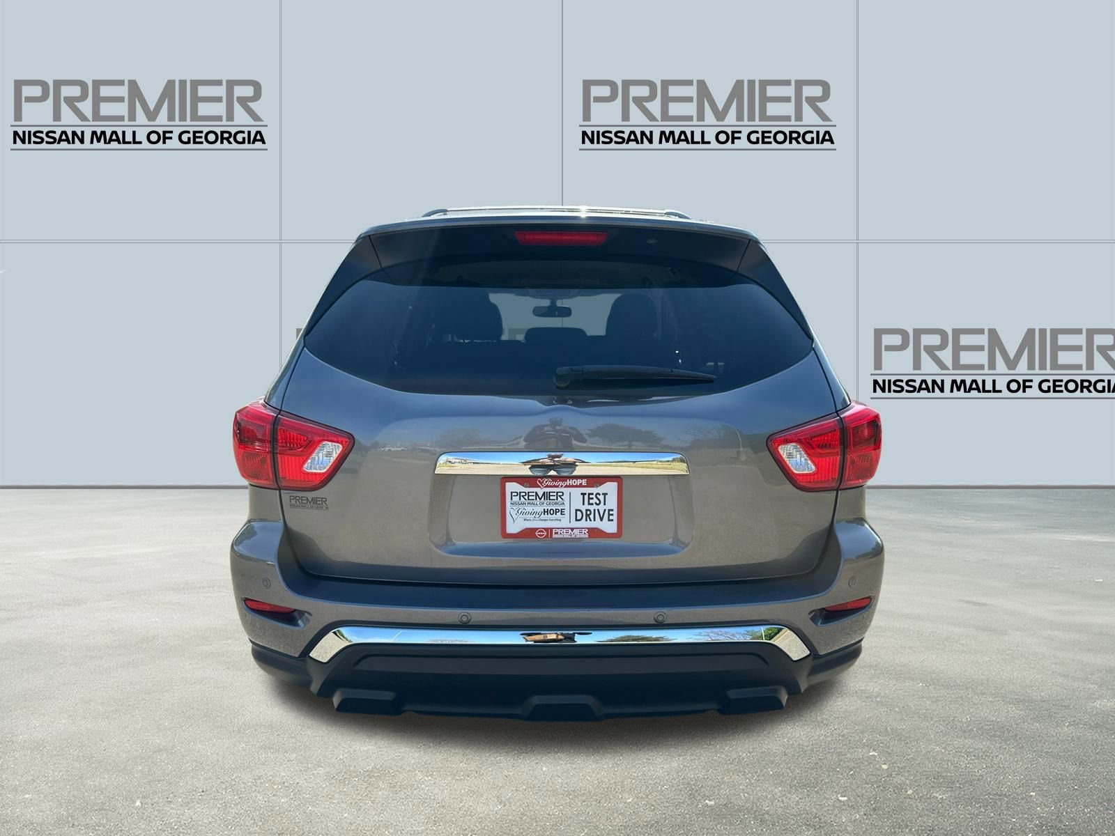 Used 2017 Nissan Pathfinder SV w/ SV Tech Package image 5