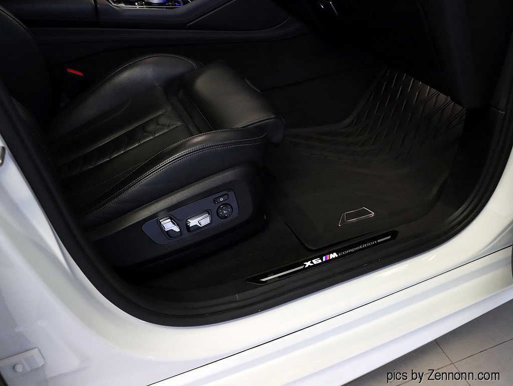 Used 2022 BMW X6 M w/ Competition Package image 41