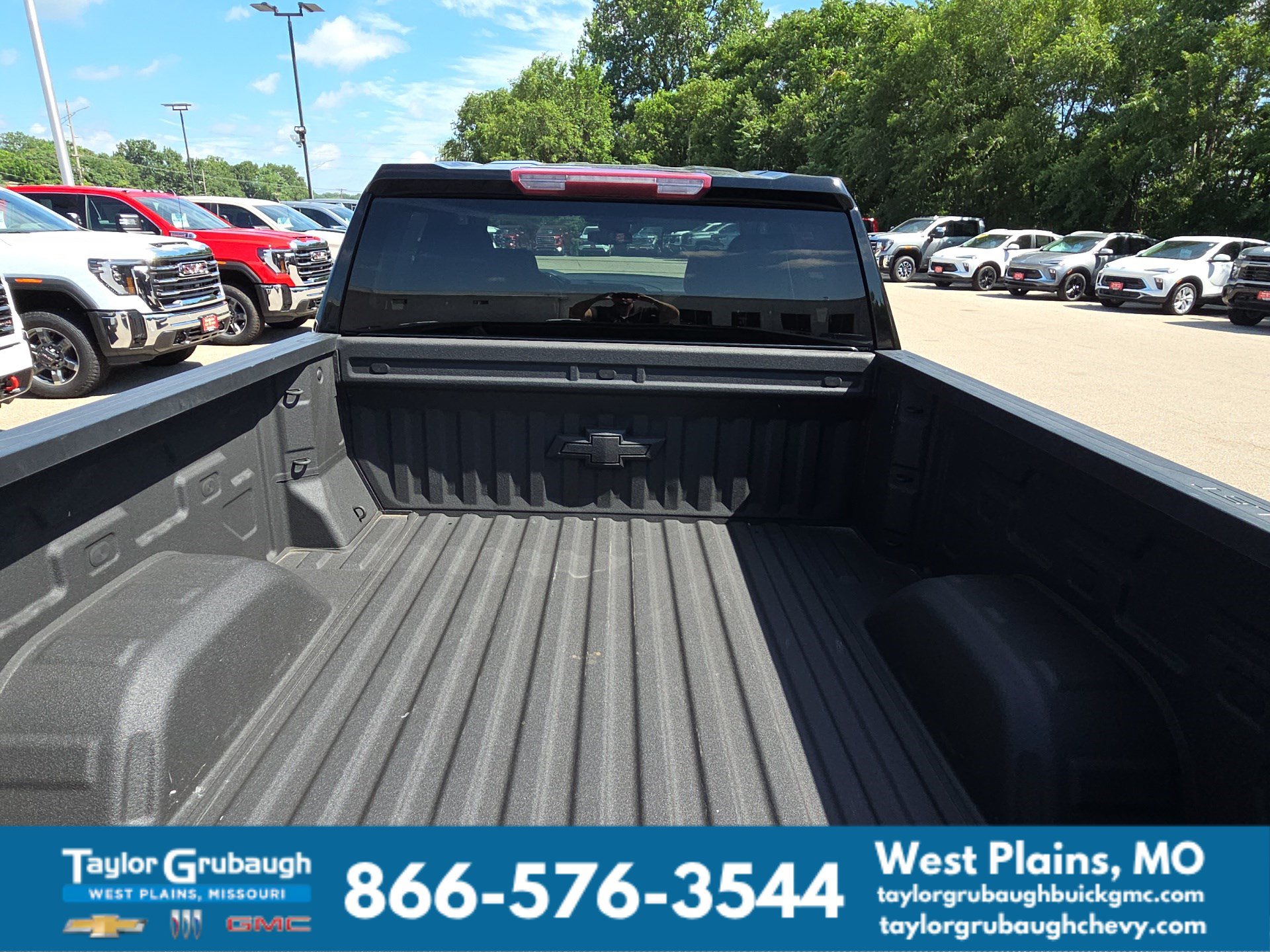 Used 2023 Chevrolet Silverado 1500 LT w/ Protection Package AWD/4WD image 8