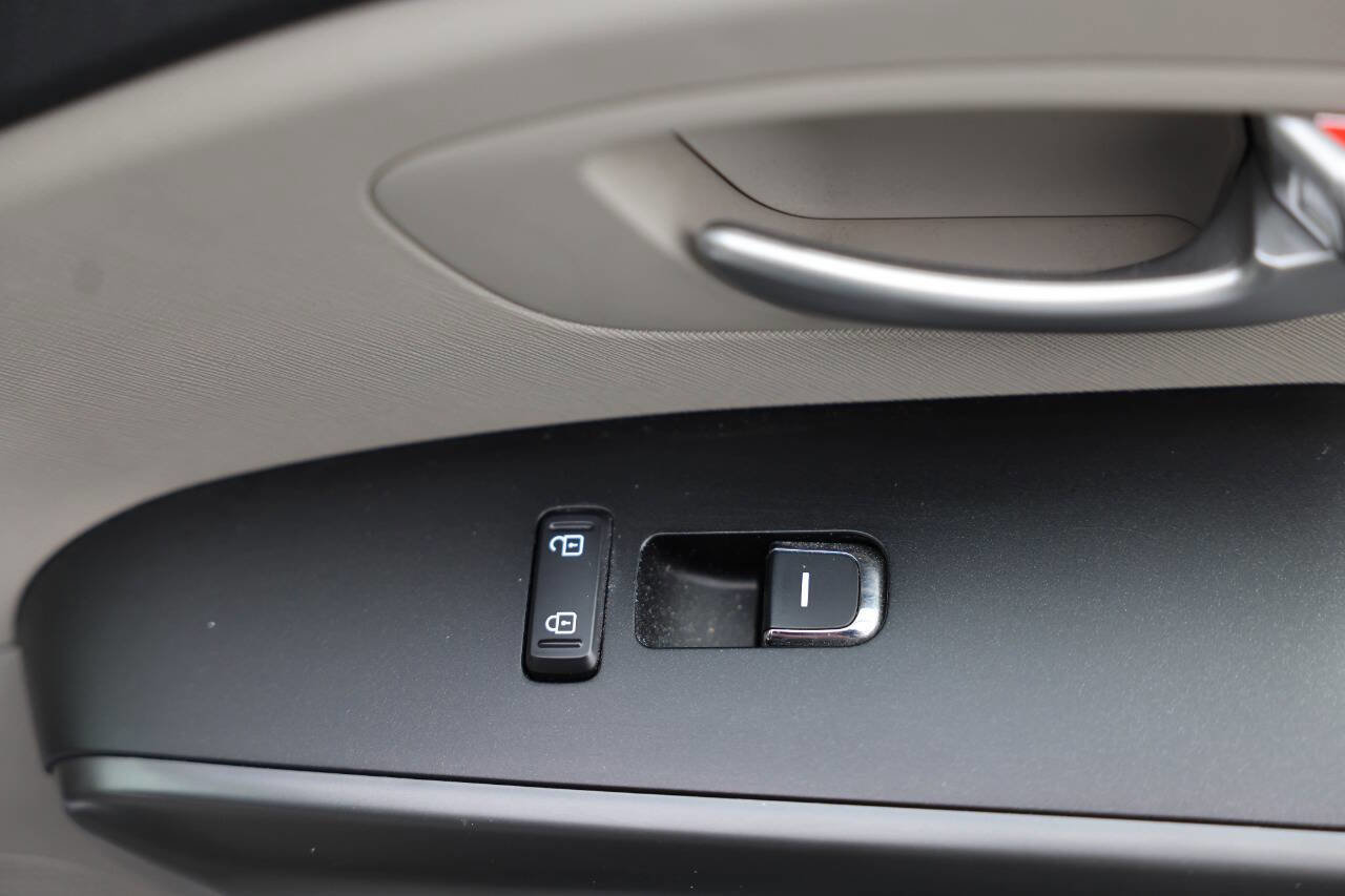 Used 2019 Kia Sedona L FWD image 10