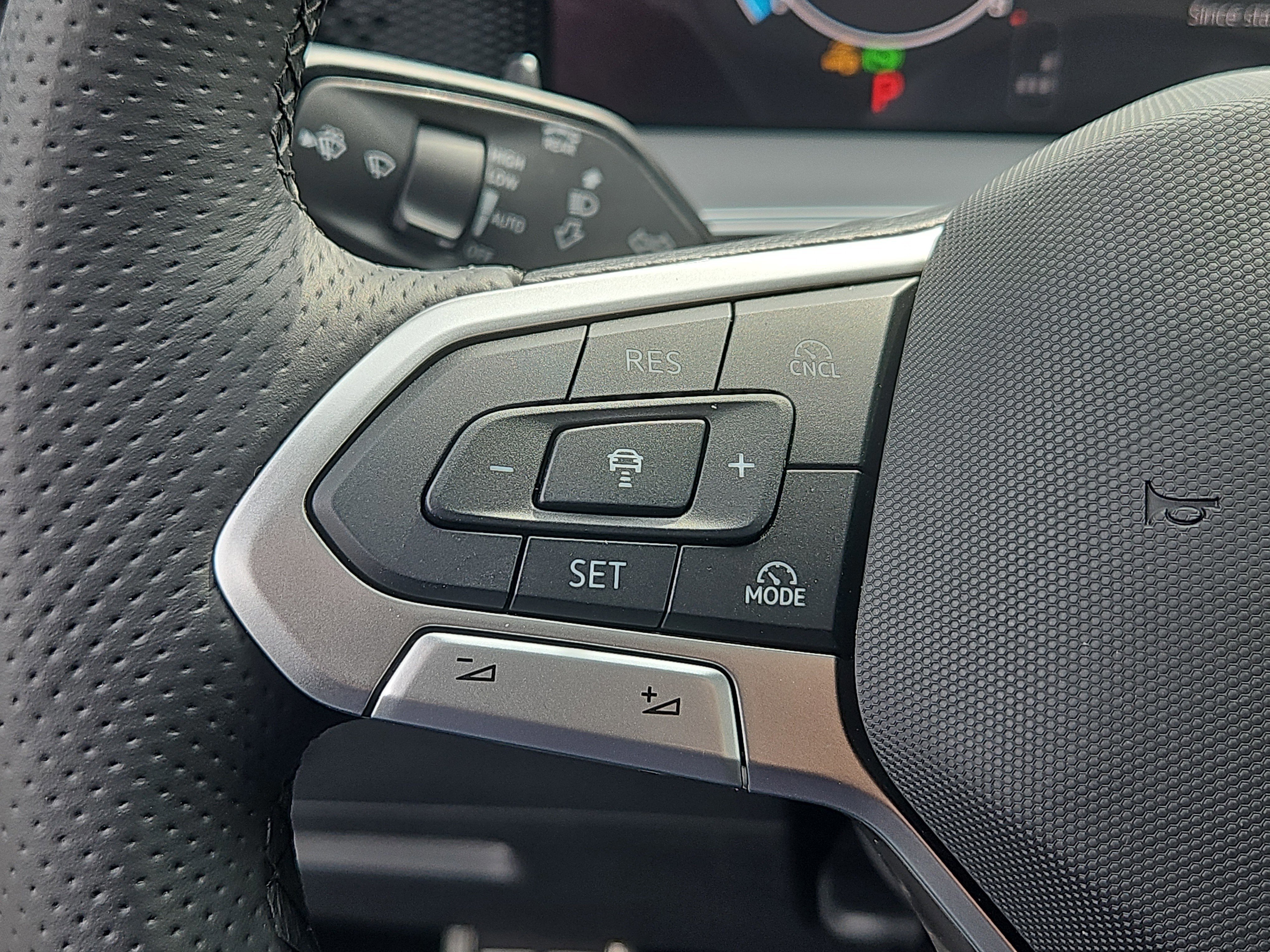 New 2026 Volkswagen Tiguan SE R-Line image 13