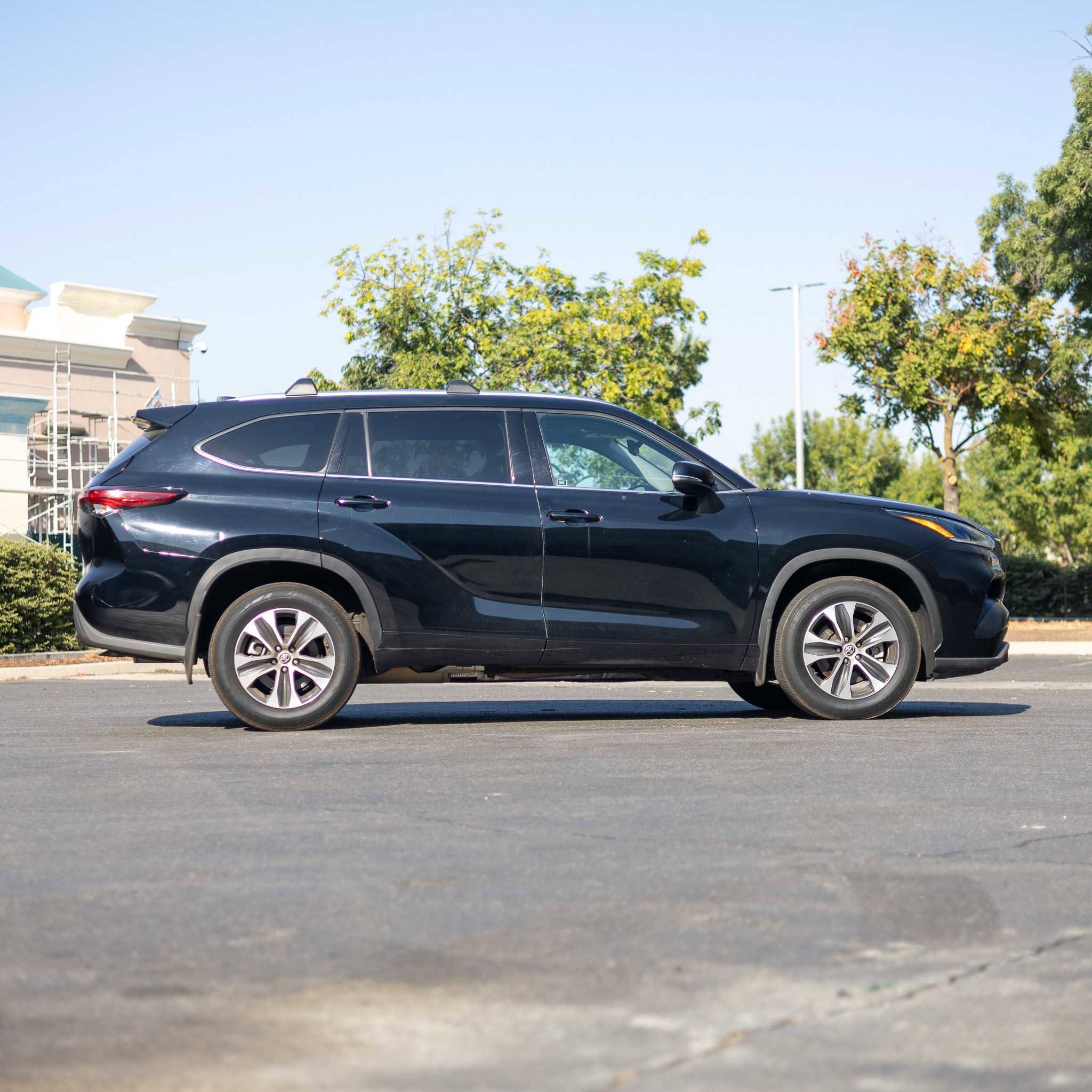 Used 2021 Toyota Highlander XLE image 8