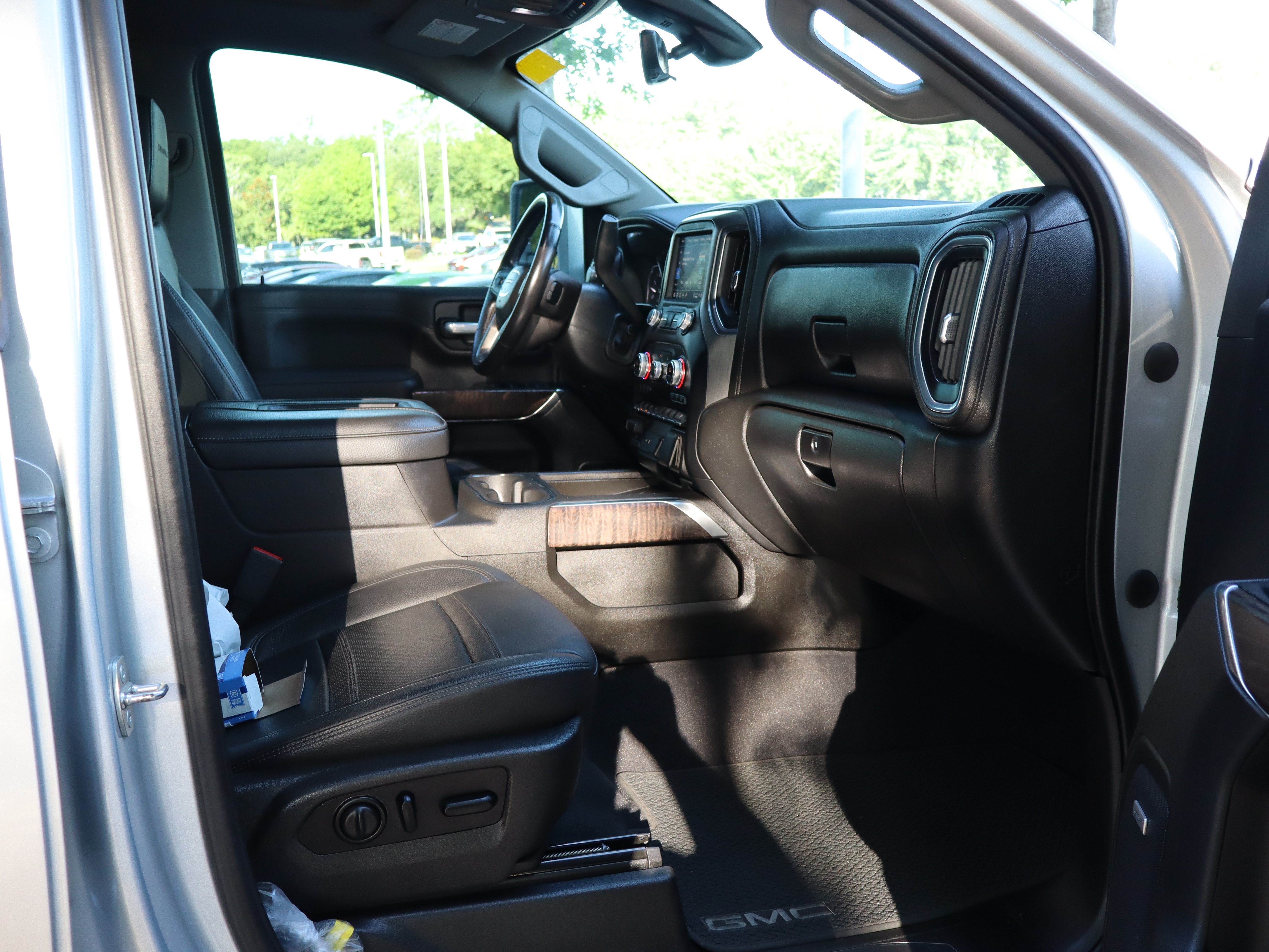 Used 2021 GMC Sierra 3500 Denali w/ Denali Ultimate Package AWD/4WD image 33