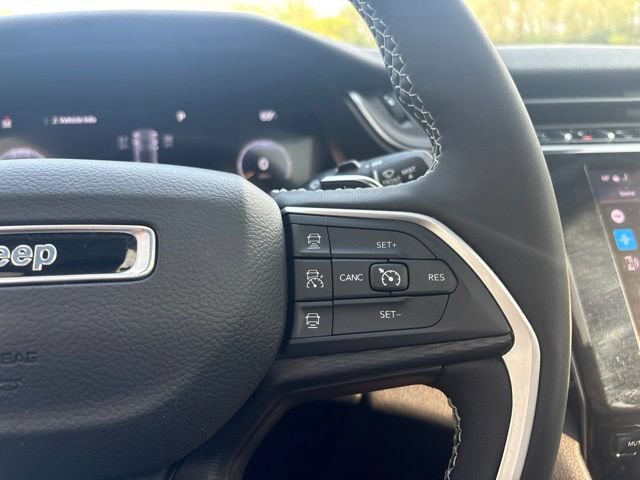 Used 2023 Jeep Grand Cherokee Altitude AWD/4WD image 36