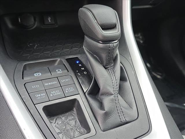 Used 2022 Toyota RAV4 XLE image 12