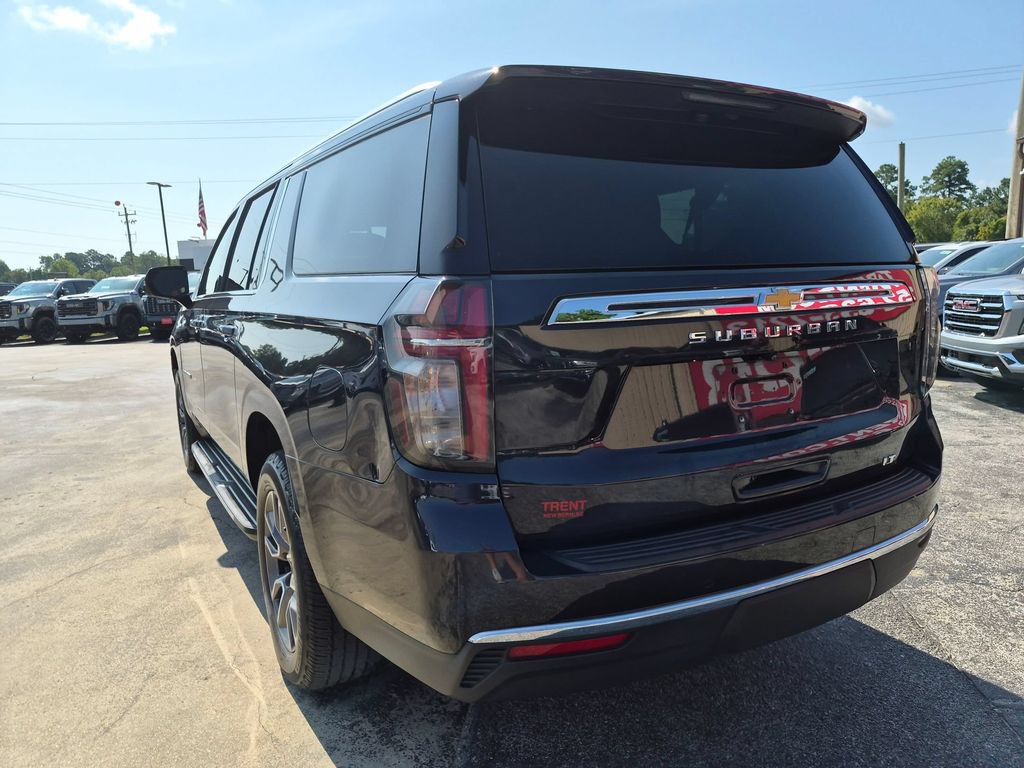 Used 2022 Chevrolet Suburban LT w/ Luxury Package AWD/4WD image 2