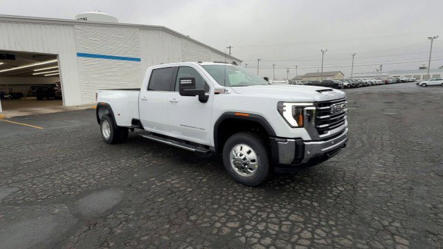 New 2026 GMC Sierra 3500 SLE image 2