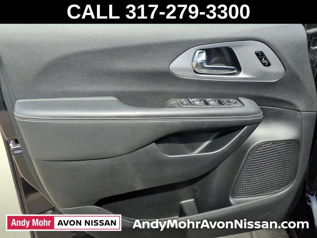 Used 2026 Chrysler Pacifica Limited w/ S Appearance Package FWD image 13