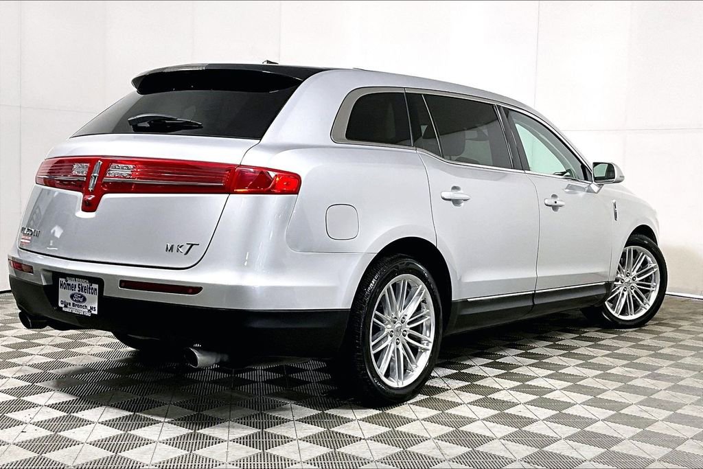 Used 2019 Lincoln MKT AWD image 12