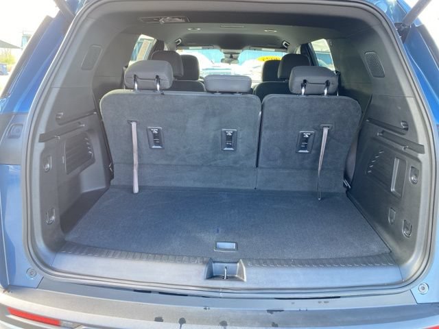 Used 2025 Chevrolet Traverse LT FWD image 24