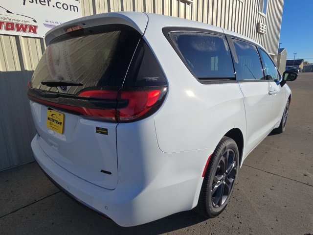 New 2026 Chrysler Pacifica Select image 5