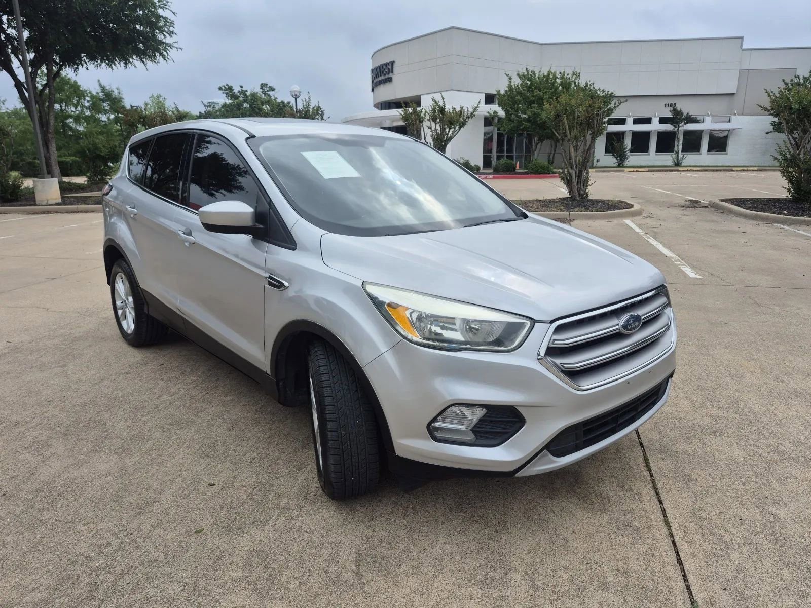 Used 2017 Ford Escape SE w/ SE Cold Weather Package FWD image 4
