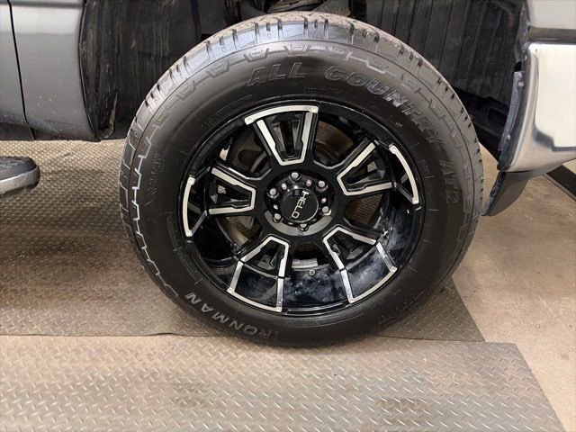 Used 2019 Nissan Titan SV w/ SV Convenience Package image 34