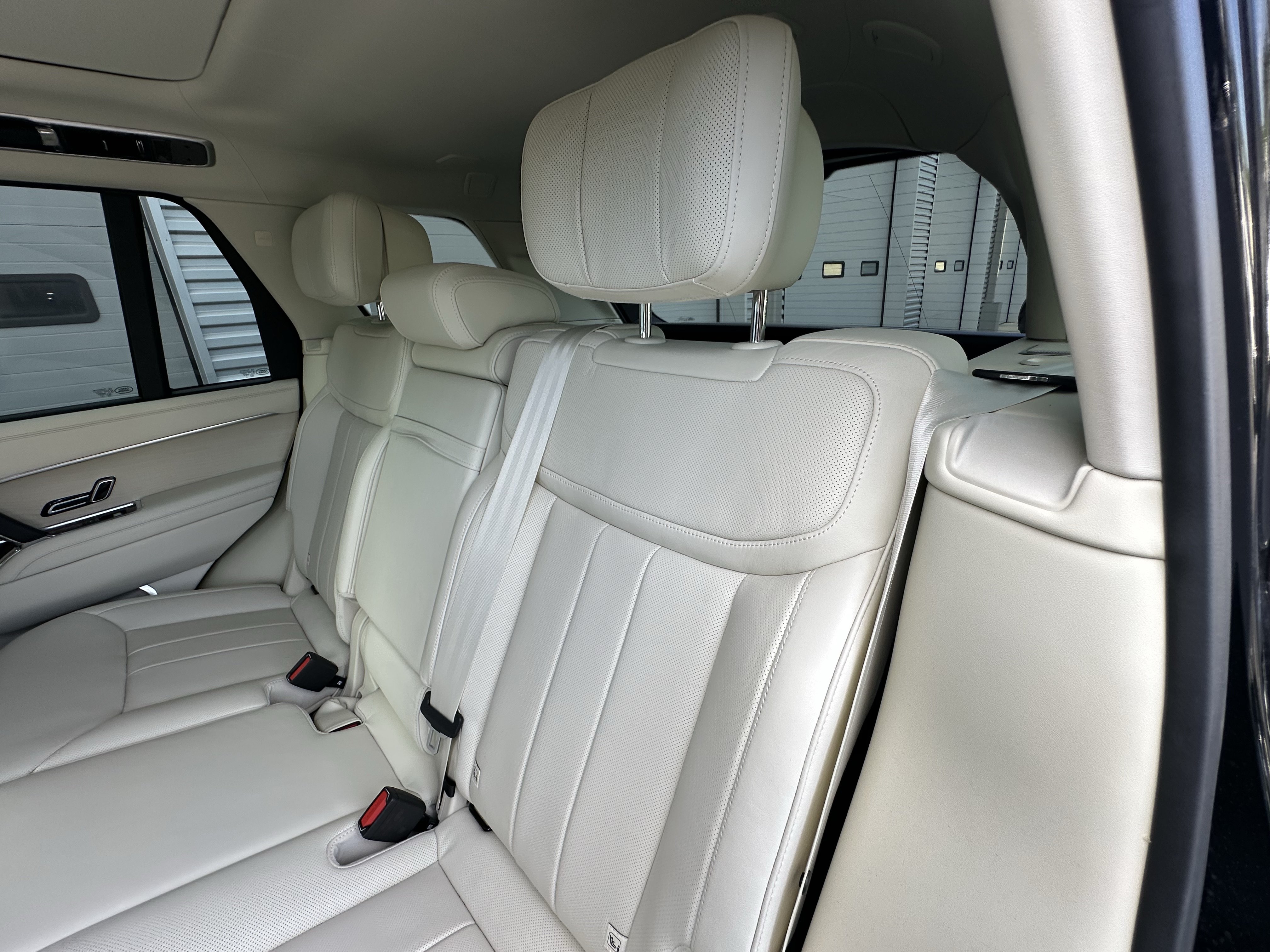 Certified 2024 Land Rover Range Rover Autobiography AWD/4WD image 29
