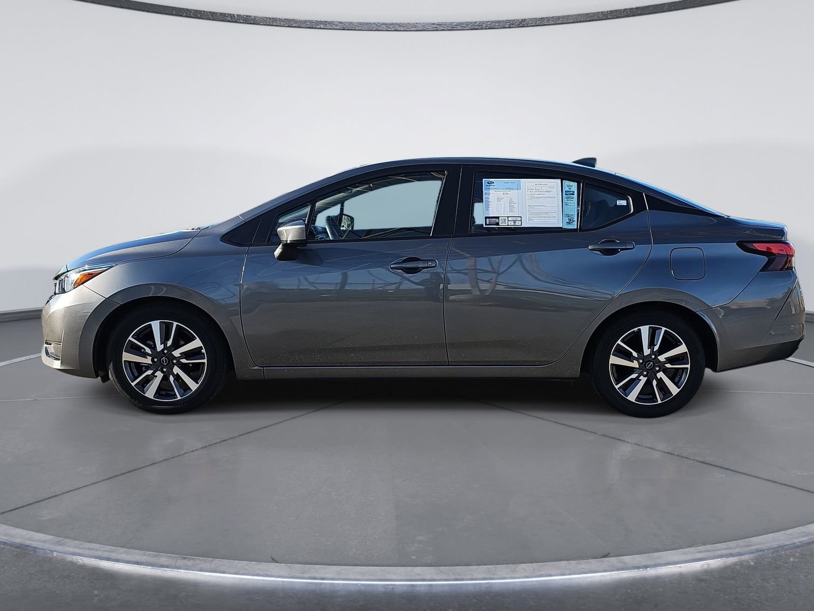 Used 2023 Nissan Versa SV image 6