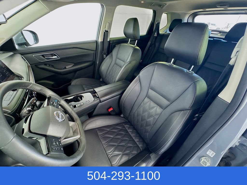 Used 2025 Nissan Rogue Platinum FWD image 23