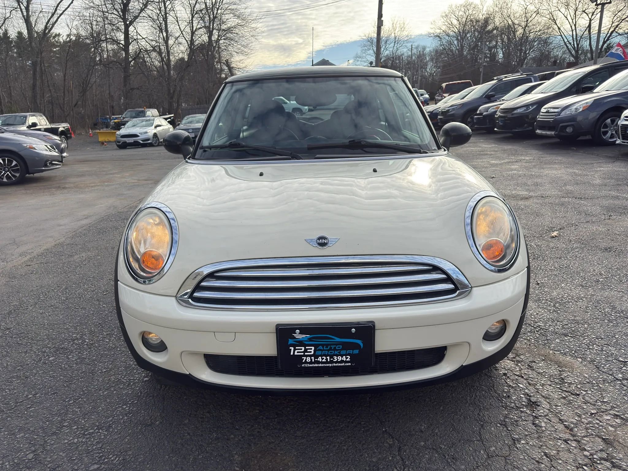 Used 2010 MINI Cooper Hardtop image 2