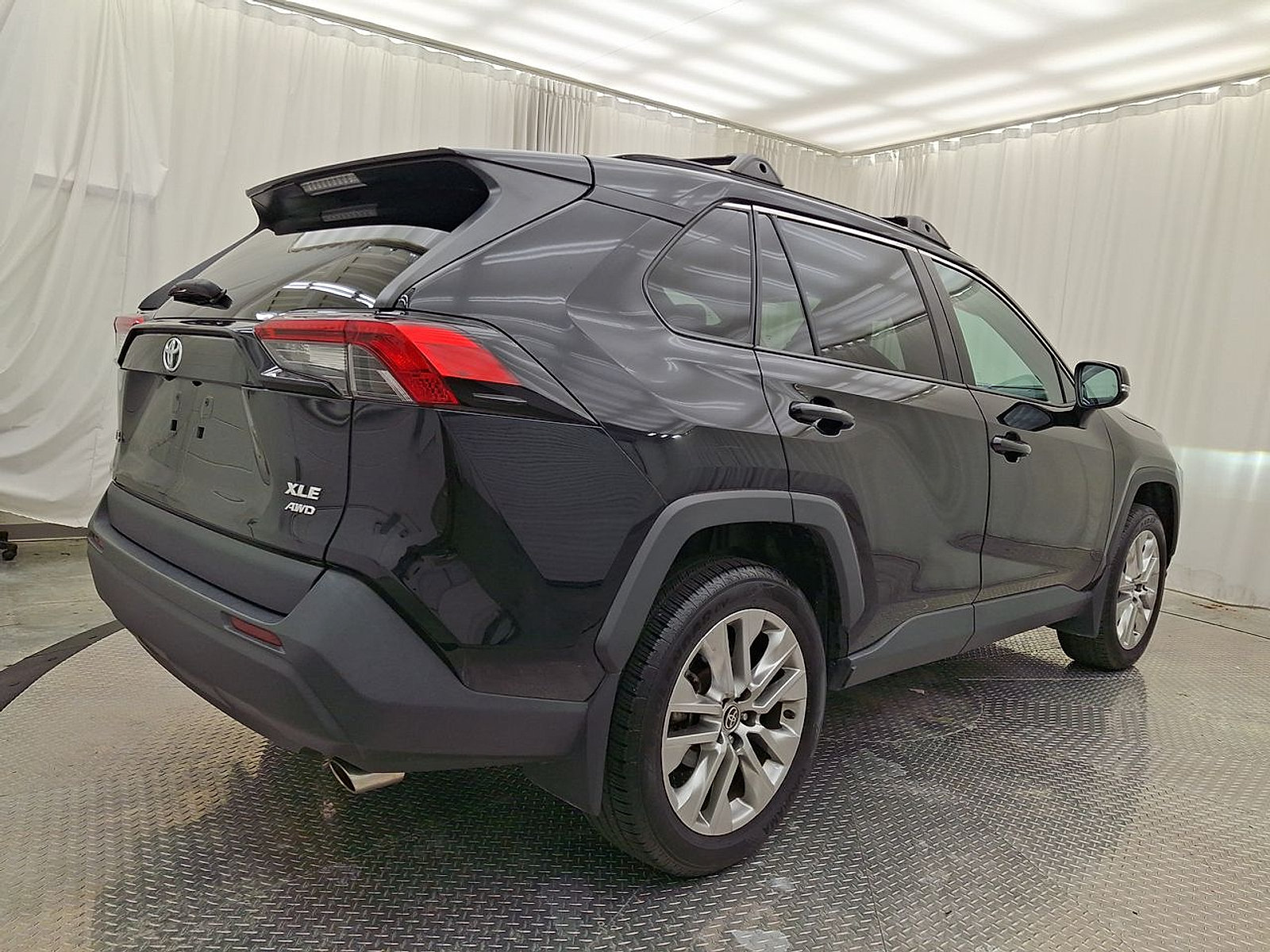 Certified 2022 Toyota RAV4 XLE Premium AWD/4WD image 29