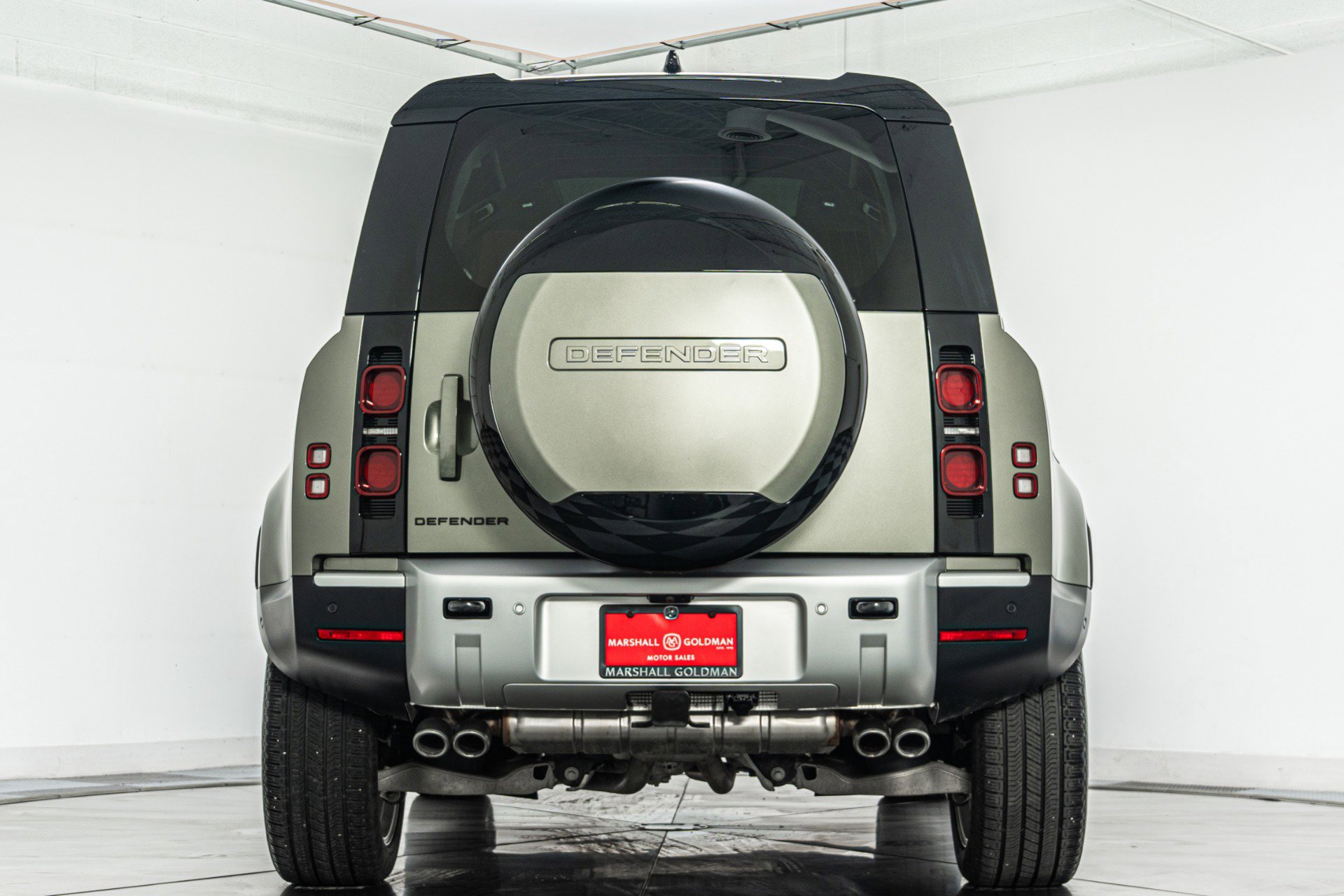 Used 2024 Land Rover Defender 110 SE image 8