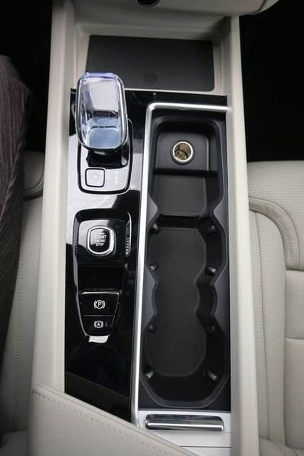 New 2026 Volvo XC60 B5 Ultra w/ Protection Package Premier image 11