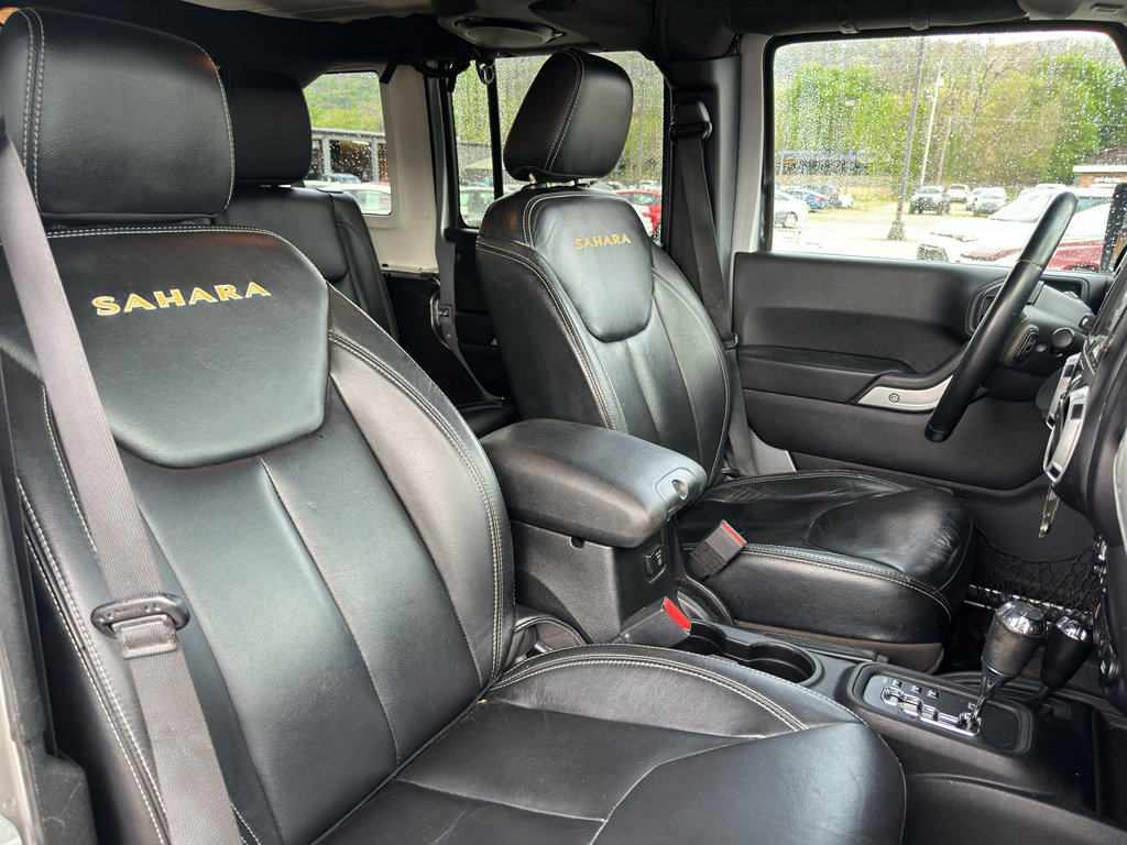 Used 2014 Jeep Wrangler Unlimited Sahara w/ Connectivity Group AWD/4WD image 9