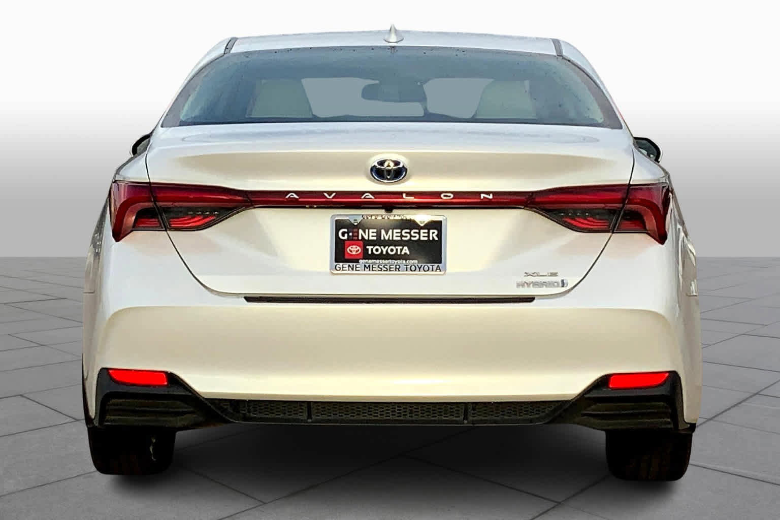 Used 2020 Toyota Avalon XLE image 4