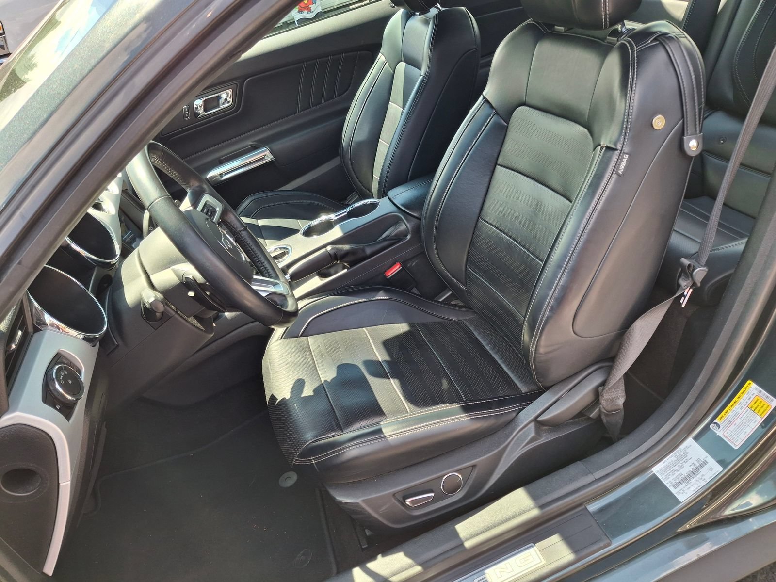Used 2016 Ford Mustang GT Premium w/ Equipment Group 401A RWD image 18
