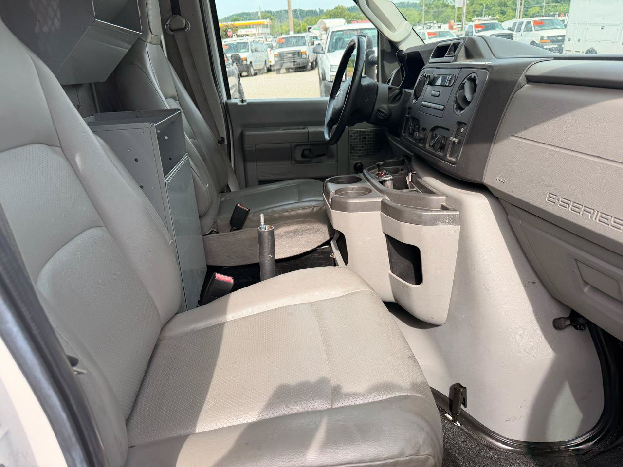 Used 2012 Ford E-350 and Econoline 350 Super Duty w/ Insulation Pkg RWD image 8