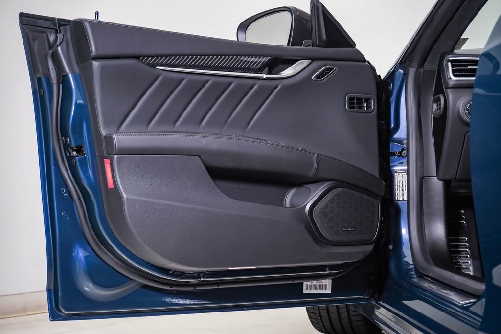 Used 2024 Maserati Ghibli Trofeo image 27