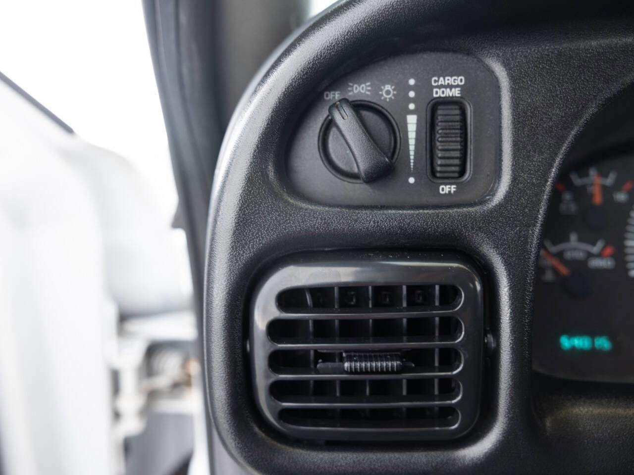 Used 2000 Dodge Ram 1500 Truck 2WD Quad Cab image 38