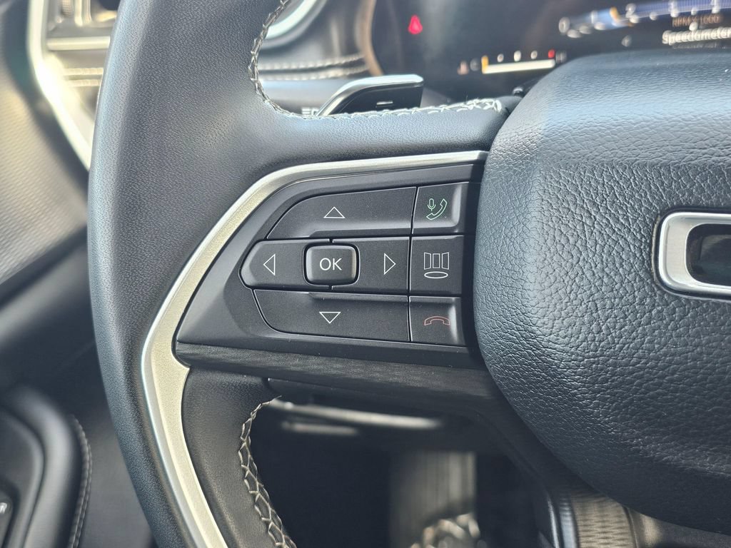 Used 2024 Jeep Grand Cherokee Laredo AWD/4WD image 25