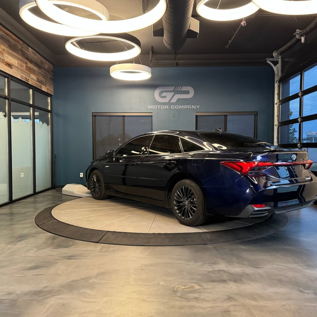 Used 2021 Toyota Avalon XSE FWD image 5