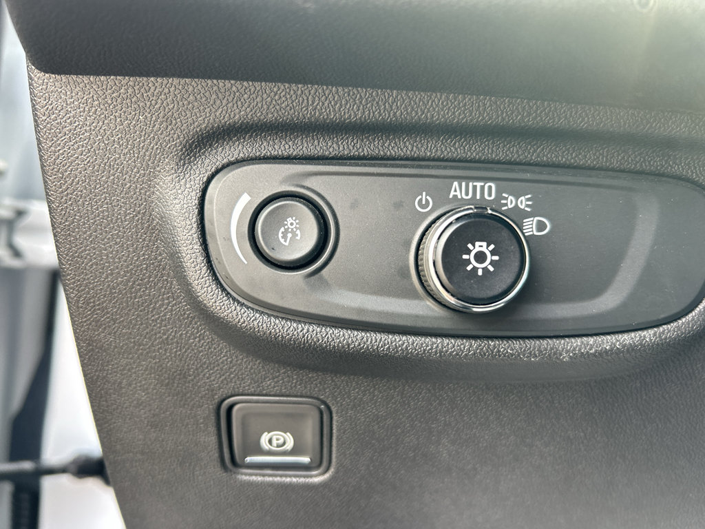 Used 2023 GMC Terrain SLE FWD image 24
