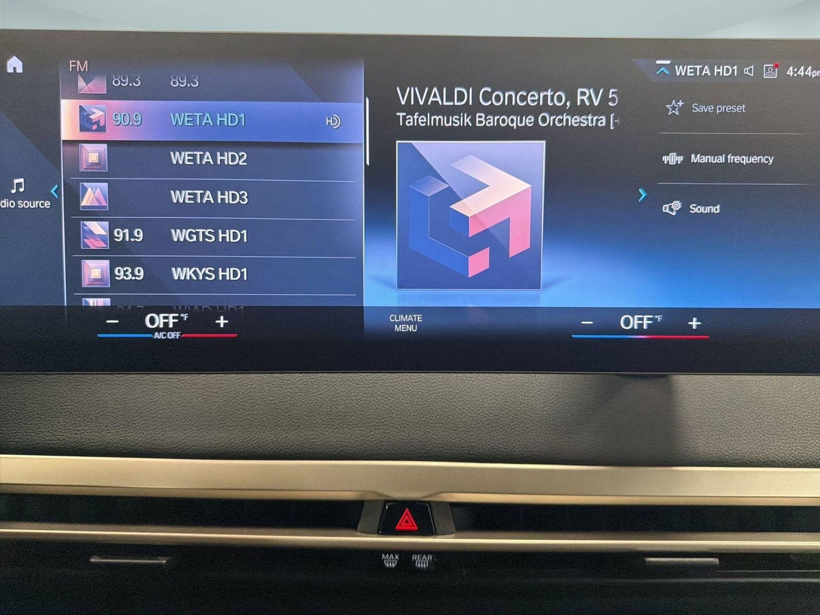 Used 2023 BMW iX xDrive50 w/ Premium Package image 20