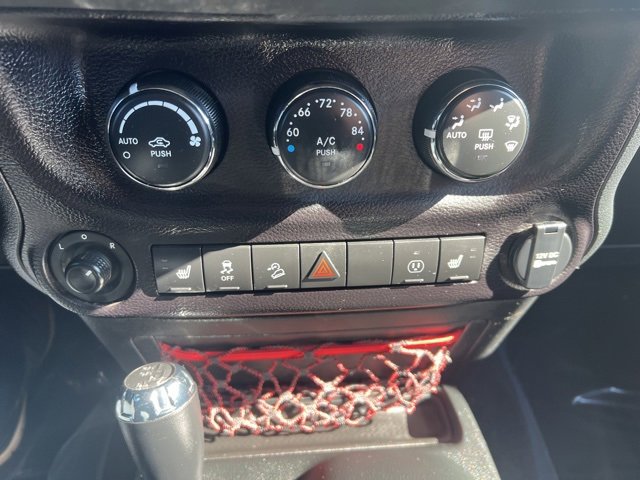 Used 2017 Jeep Wrangler Unlimited Rubicon image 32