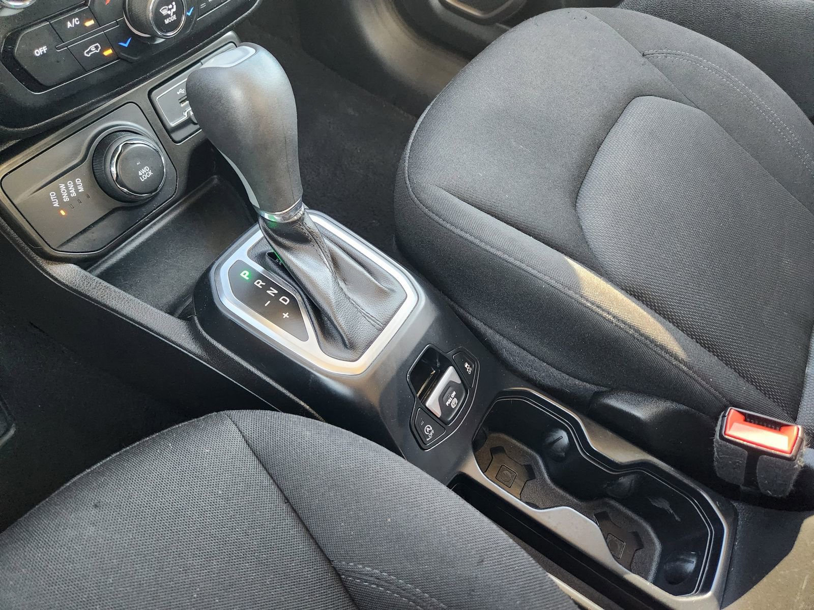 Used 2023 Jeep Renegade Latitude AWD/4WD image 28