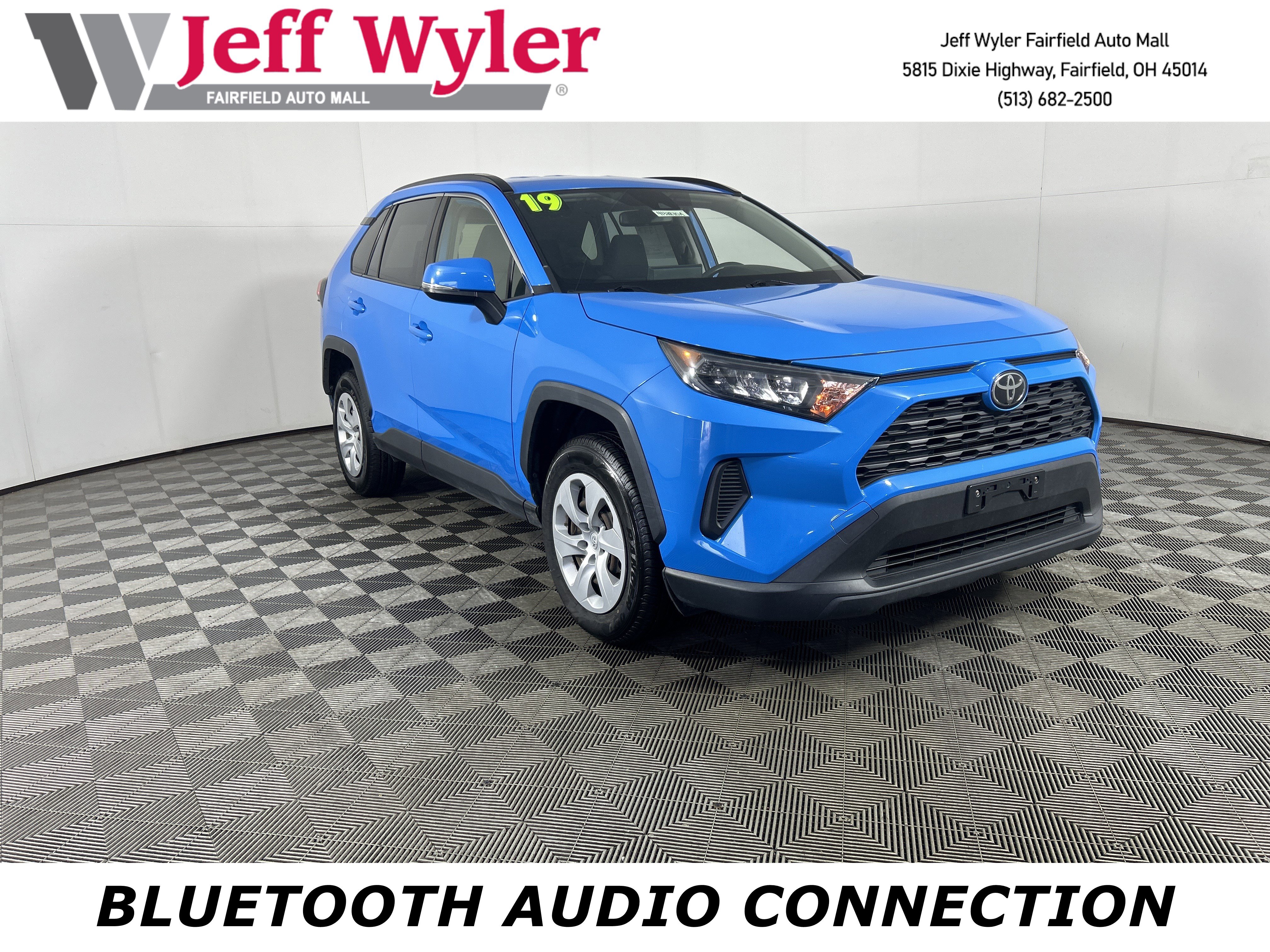 Used 2019 Toyota RAV4 LE image 1
