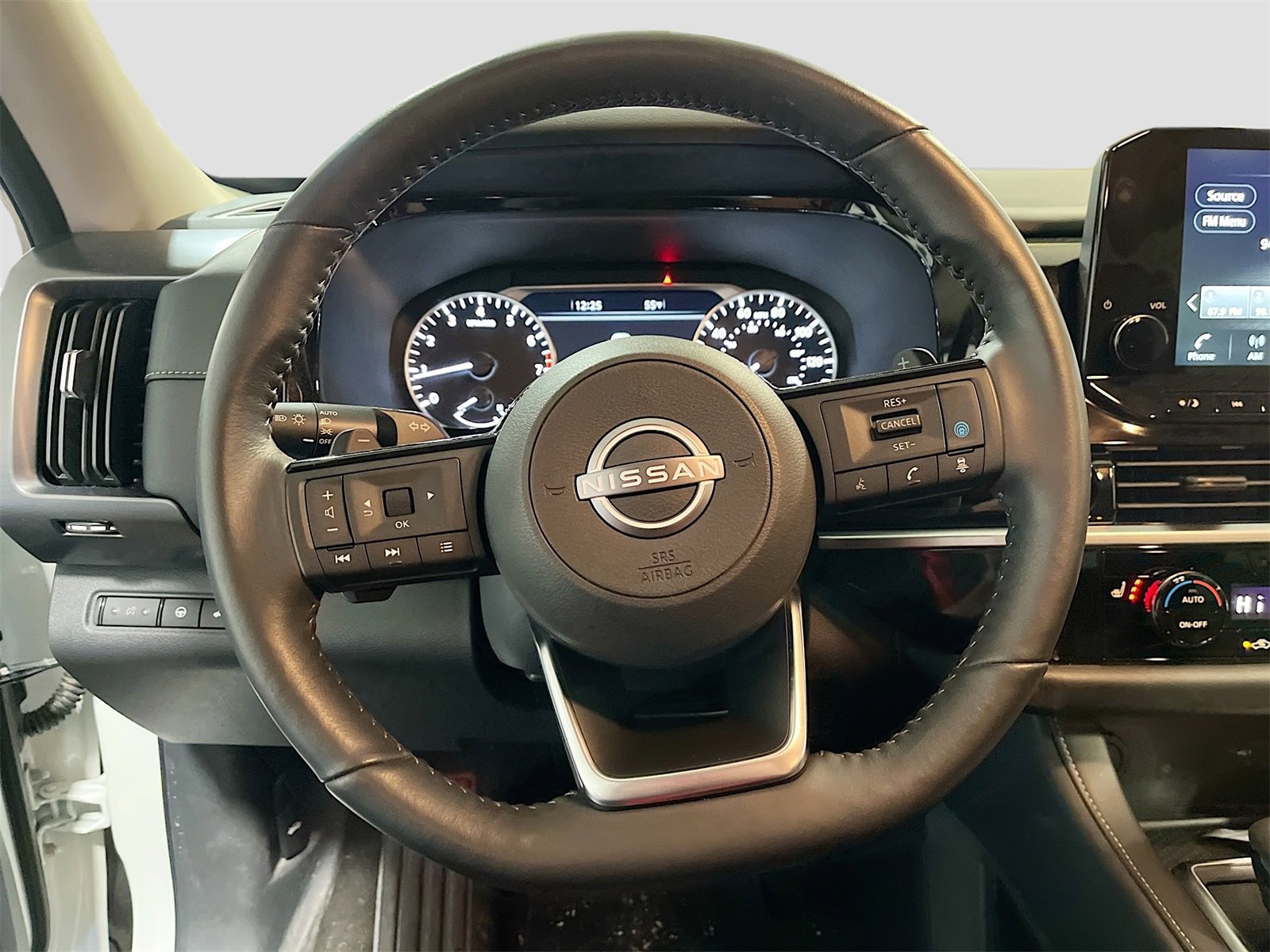 Used 2023 Nissan Pathfinder SL image 11