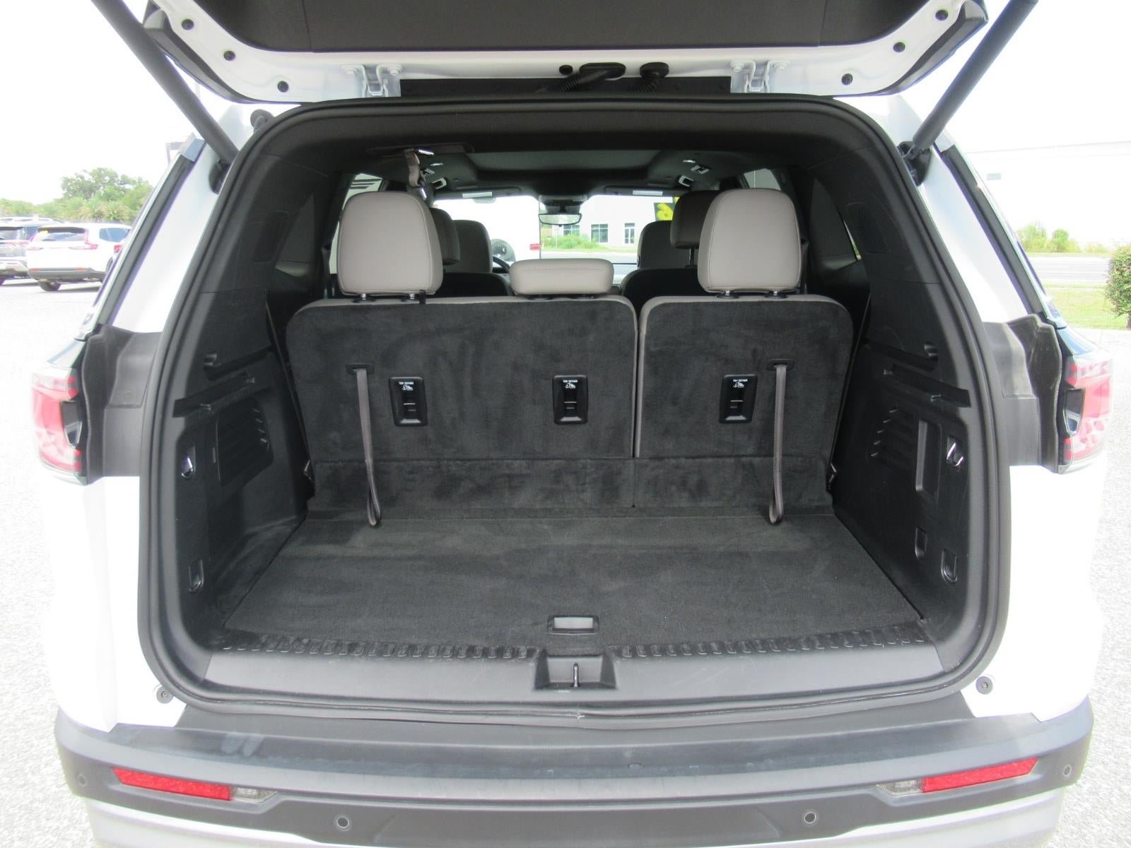 Used 2026 GMC Acadia Elevation w/ Elevation Premium Package FWD image 40