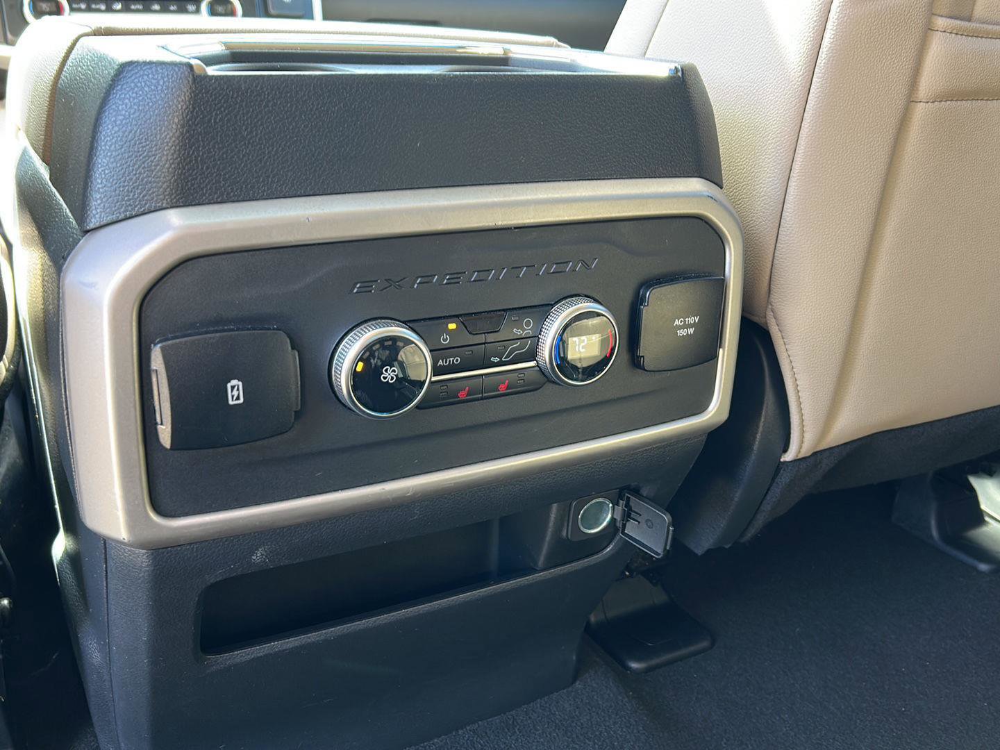 Used 2024 Ford Expedition Limited image 26