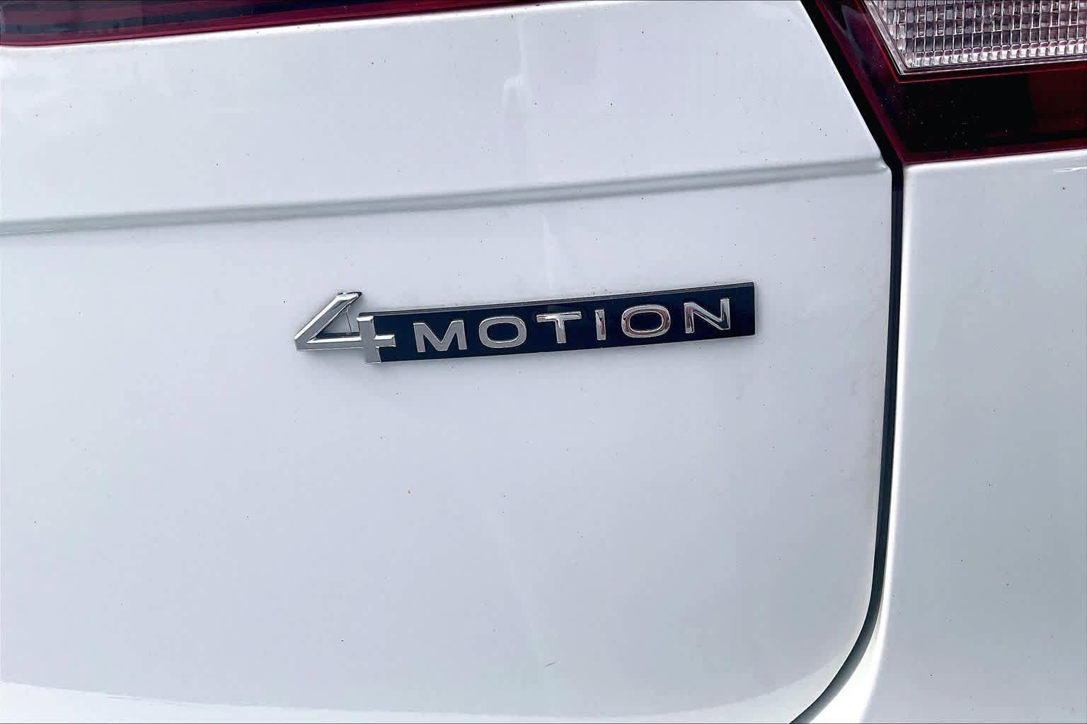 Used 2022 Volkswagen Tiguan SE R-Line AWD/4WD image 9