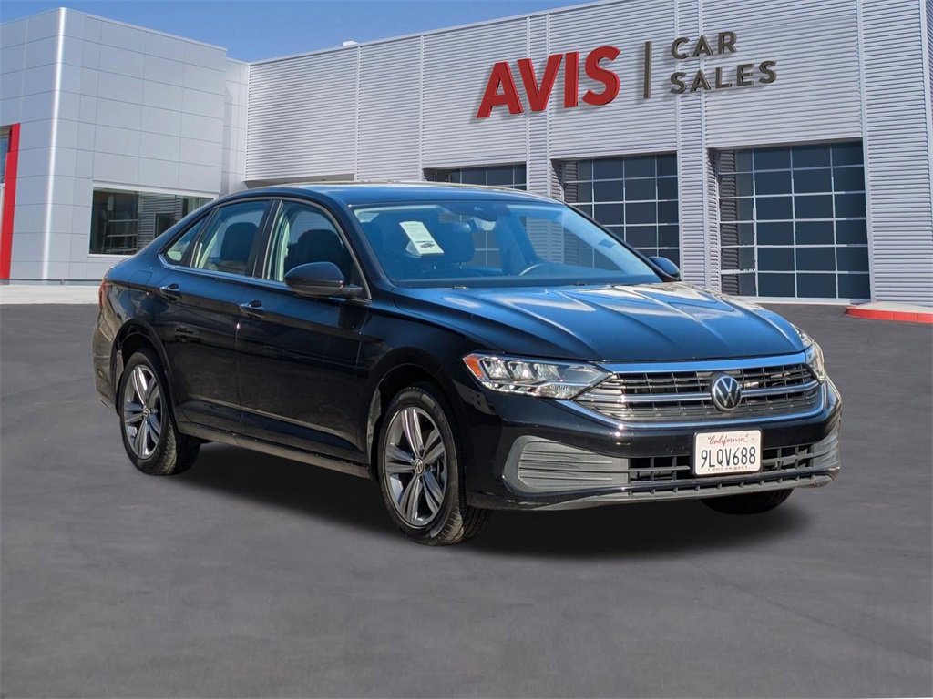 Used 2024 Volkswagen Jetta SE image 3